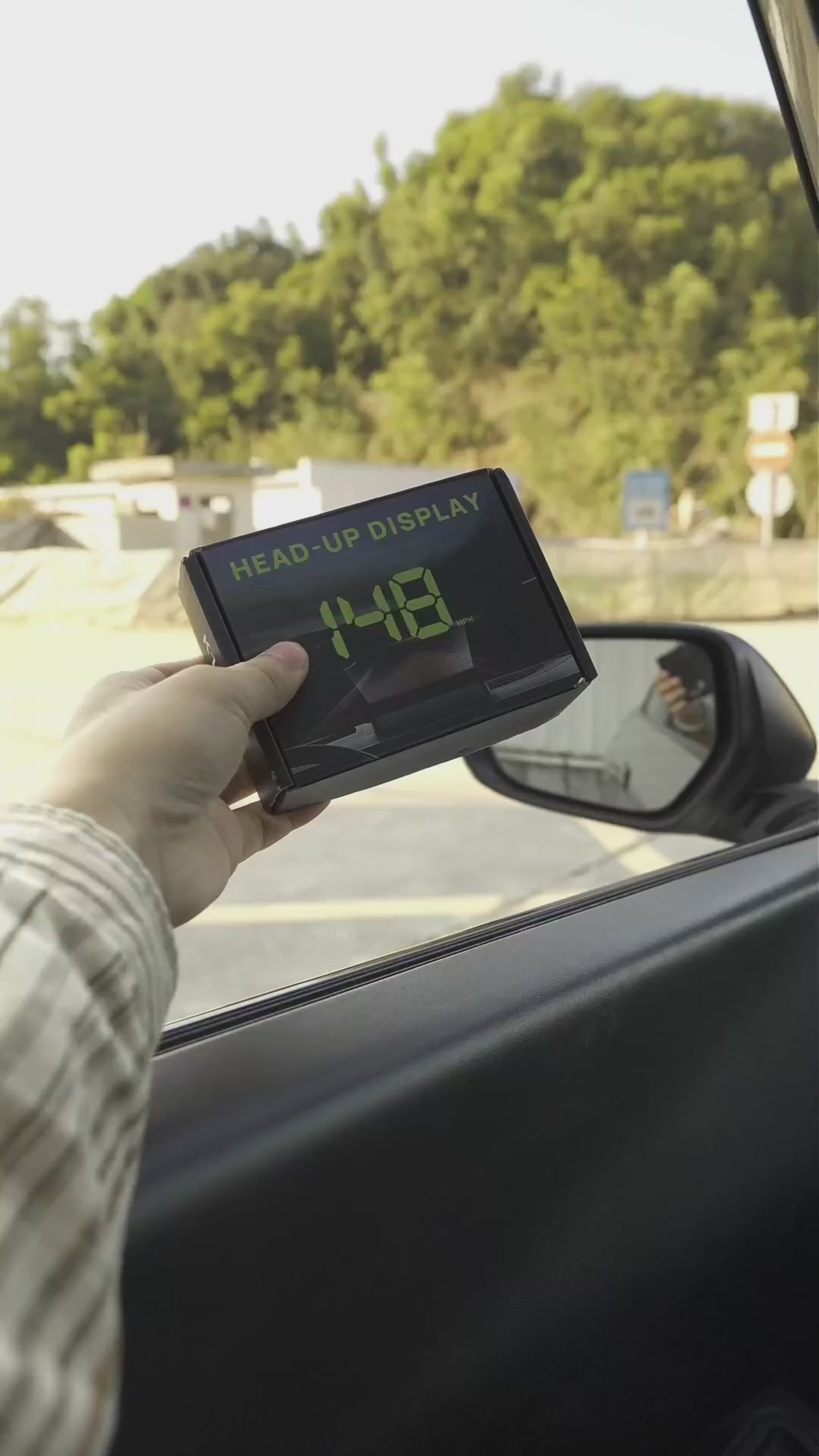 Conduzca con mayor seguridad sin tener que mirar hacia abajo: pantalla HUD inteligente.